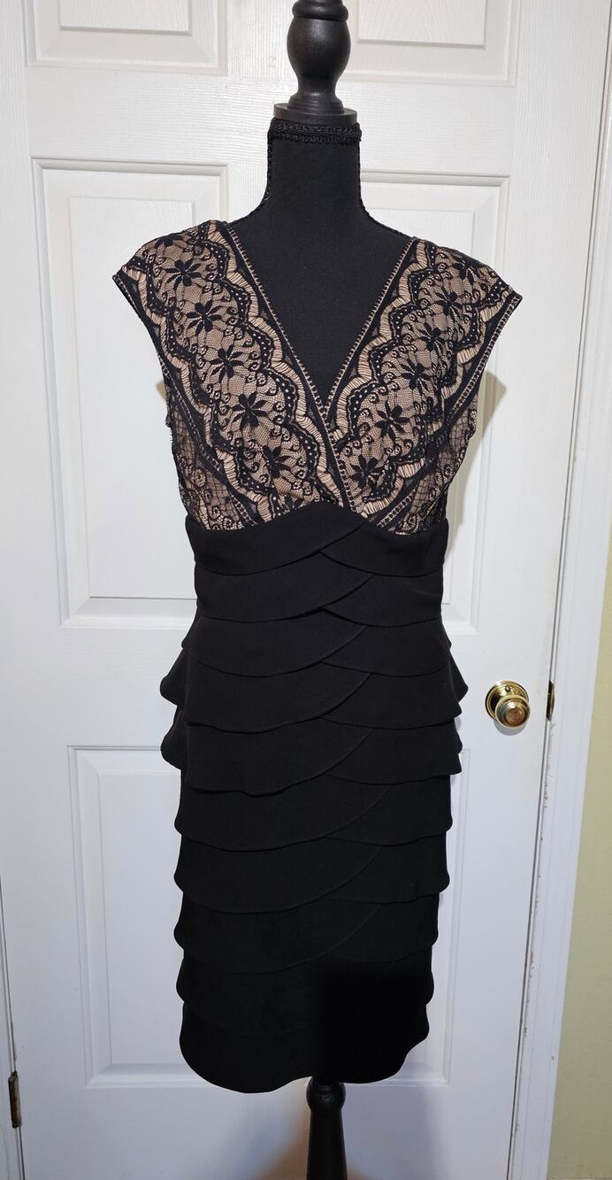 Jessica Howard Size 10 Black Nude Lace Tiered Cocktail  Formal Party